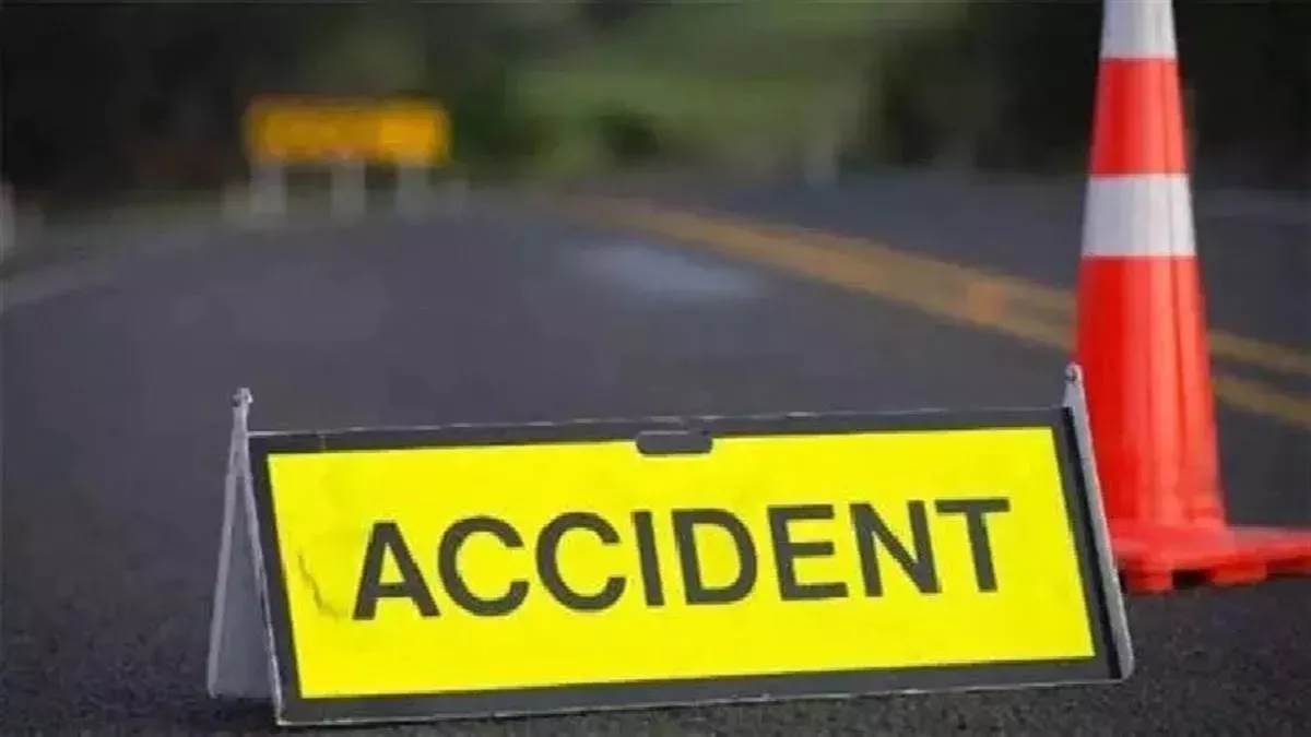 Sagar -Bina Marg Jerai village has a horrific accident, scooty in a collision of truck and van, three killed