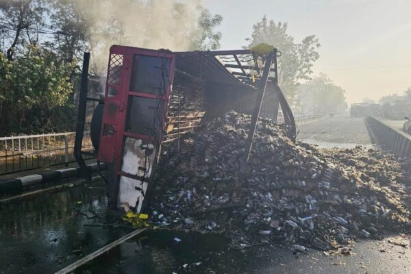 Hearth after a truck filled with English liquor overturned, driver dies … accident on Indore-Bhopal street in Sehore