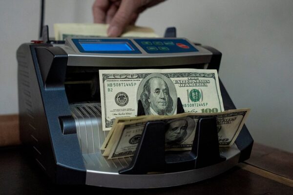 Greenback’s Plunge In Asia Stuns Traders And Spreads Throughout Globe
